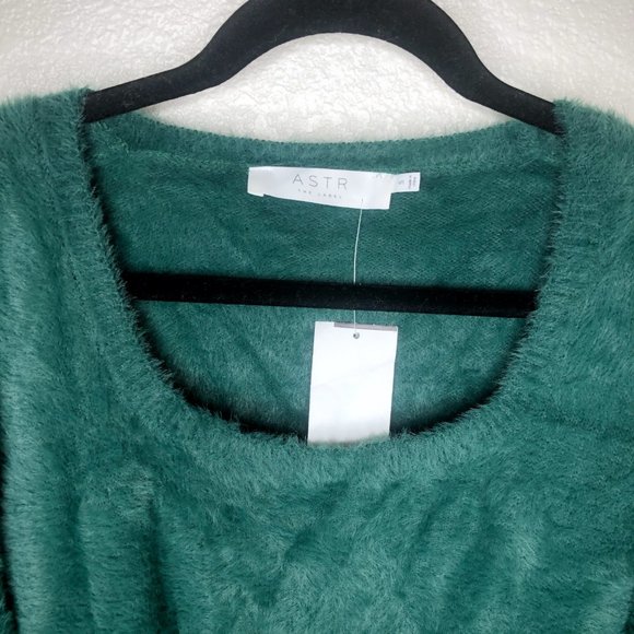 ASTR the Label NWT Green Fuzzy Cropped Sweater - Picture 4 of 5